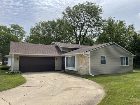 1089 Hunter Dr, Elgin, IL 60120 photo 3