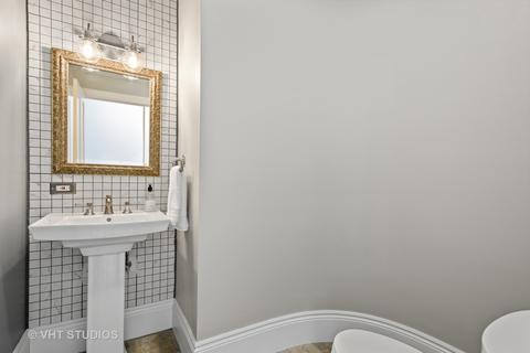 814 N Main St, Wheaton, IL 60187 photo 18