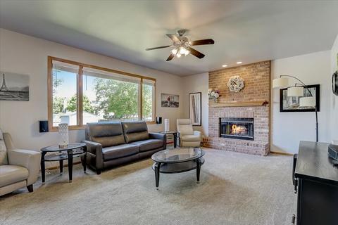 13209 Blackstone Ln, Plainfield, IL 60585 photo 2