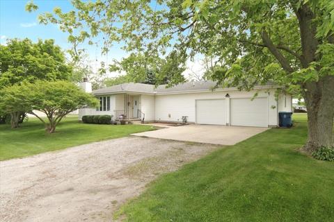 207 E School St, Ellsworth, IL 61737 photo 1