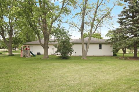 207 E School St, Ellsworth, IL 61737 photo 12