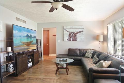 207 E School St, Ellsworth, IL 61737 photo 2