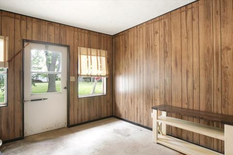 207 E School St, Ellsworth, IL 61737 photo 11