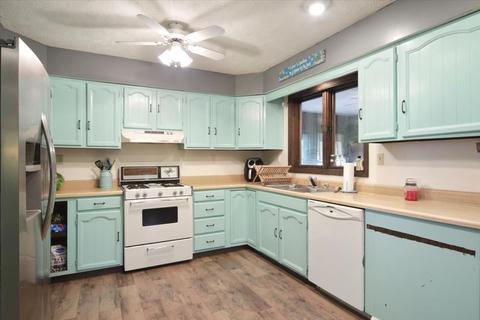 207 E School St, Ellsworth, IL 61737 photo 5