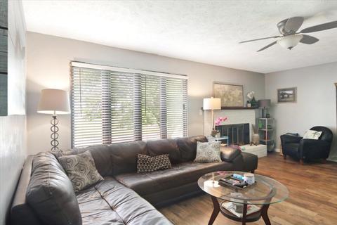 207 E School St, Ellsworth, IL 61737 photo 3
