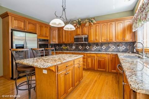 427 E Comstock Ave, Addison, IL 60101 photo 5