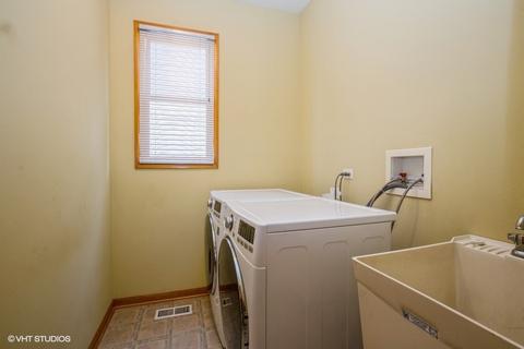 427 E Comstock Ave, Addison, IL 60101 photo 27
