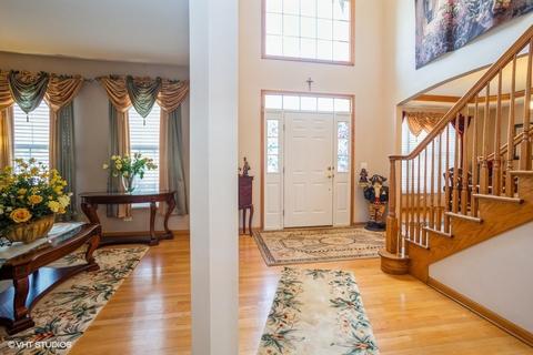 427 E Comstock Ave, Addison, IL 60101 photo 2