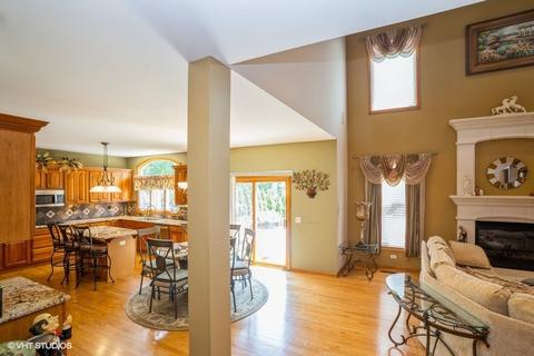 427 E Comstock Ave, Addison, IL 60101 photo 9