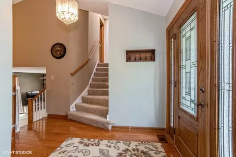650 Hazel Nut Ct, Bartlett, IL 60103 photo 2