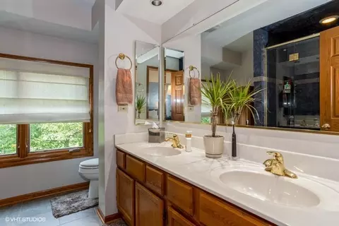 650 Hazel Nut Ct, Bartlett, IL 60103 photo 9