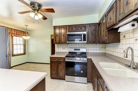 1401 E Hull Dr, Wheaton, IL 60189 photo 8