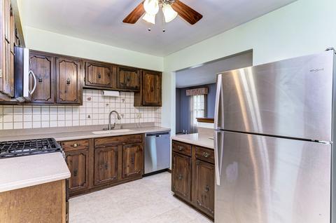 1401 E Hull Dr, Wheaton, IL 60189 photo 10