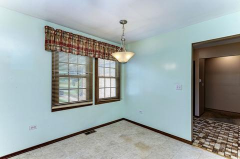 1401 E Hull Dr, Wheaton, IL 60189 photo 11