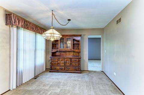 1401 E Hull Dr, Wheaton, IL 60189 photo 4
