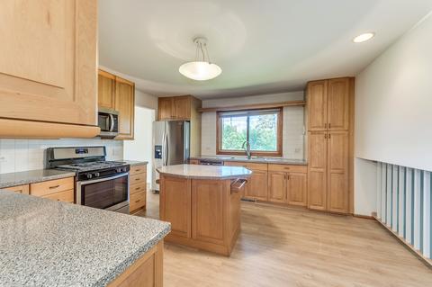 704 Kipling Ct, Roselle, IL 60172 photo 9