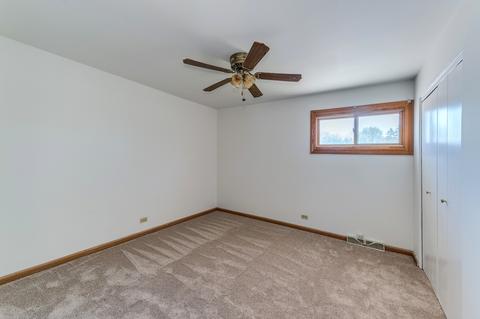 704 Kipling Ct, Roselle, IL 60172 photo 16