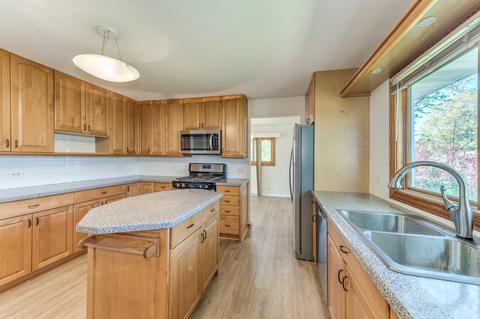 704 Kipling Ct, Roselle, IL 60172 photo 10