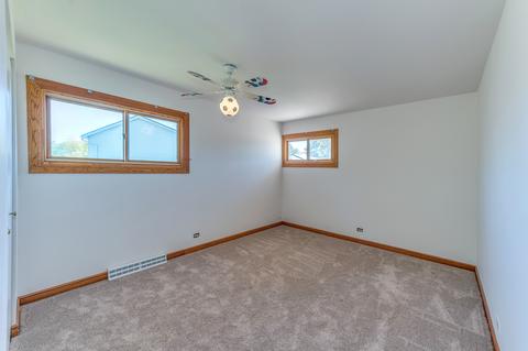 704 Kipling Ct, Roselle, IL 60172 photo 15