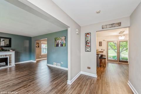 611 Lilac Dr, Algonquin, IL 60102 photo 2