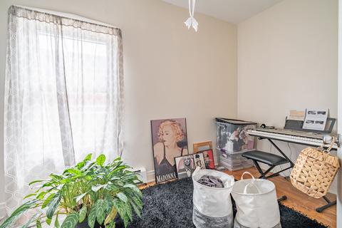 5723 W Windsor Ave, Chicago, IL 60630 photo 9