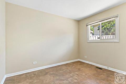 265 Grissom Ln, Hoffman Estates, IL 60169 photo 10