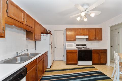 1412 Tulip Ct #B2, Wheeling, IL 60090 photo 9
