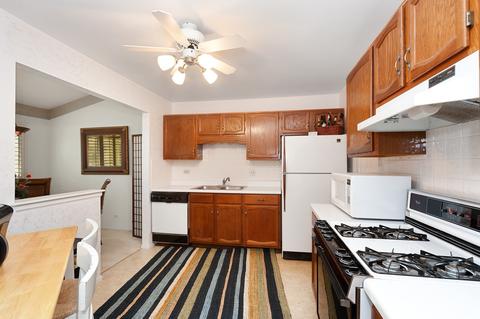 1412 Tulip Ct #B2, Wheeling, IL 60090 photo 8