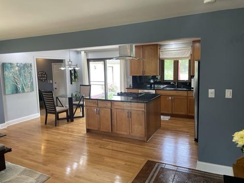 370 Florian Dr, Des Plaines, IL 60016 photo 4