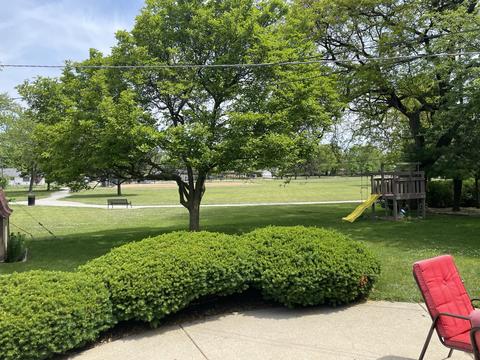 370 Florian Dr, Des Plaines, IL 60016 photo 24