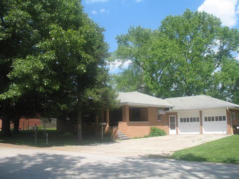 304 Cedar Dr, Clinton, IL 61727 photo 1