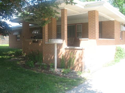304 Cedar Dr, Clinton, IL 61727 photo 4