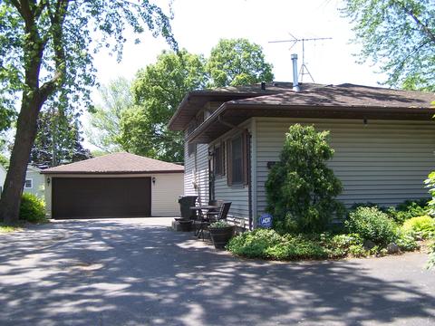 2313 Kirchoff Rd, Rolling Meadows, IL 60008 photo 2