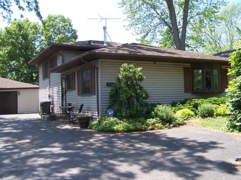 2313 Kirchoff Rd, Rolling Meadows, IL 60008 photo 1