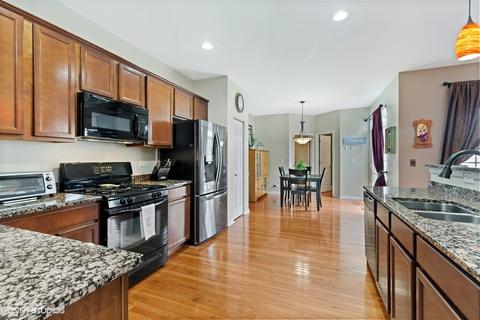 204 Longview Dr, Elgin, IL 60124 photo 5