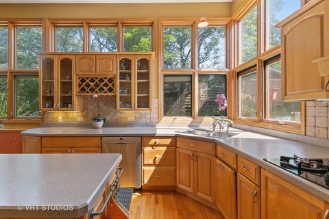 1606 Maple Ave, Northbrook, IL 60062 photo 8