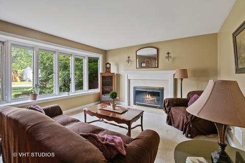 1606 Maple Ave, Northbrook, IL 60062 photo 4