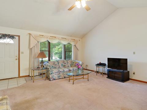 189 E First St, Manteno, IL 60950 photo 4