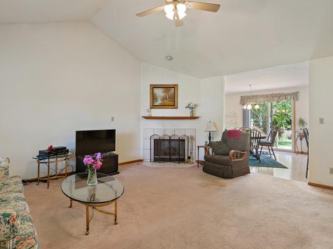 189 E First St, Manteno, IL 60950 photo 2