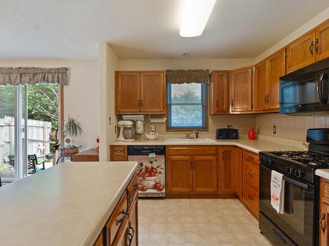189 E First St, Manteno, IL 60950 photo 6