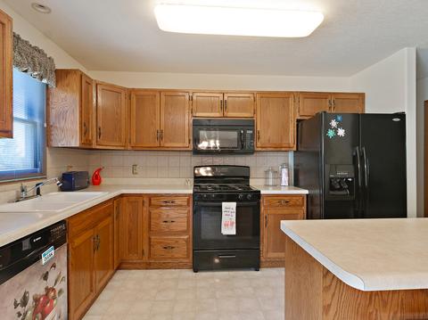 189 E First St, Manteno, IL 60950 photo 5