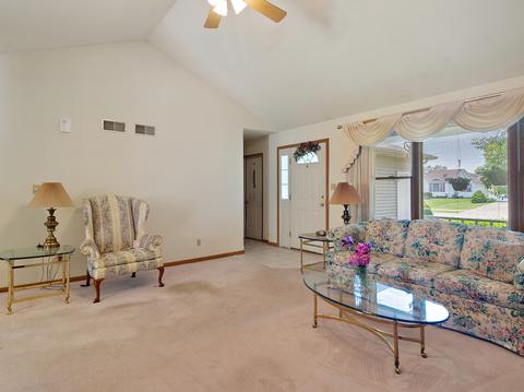 189 E First St, Manteno, IL 60950 photo 3
