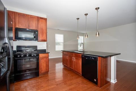 2424 Evergreen Cir, Mchenry, IL 60050 photo 9