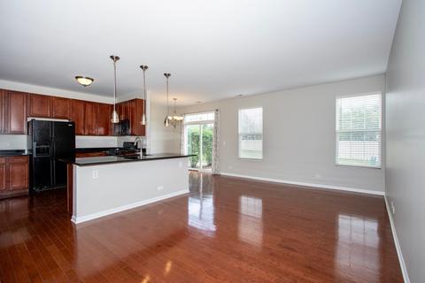 2424 Evergreen Cir, Mchenry, IL 60050 photo 2