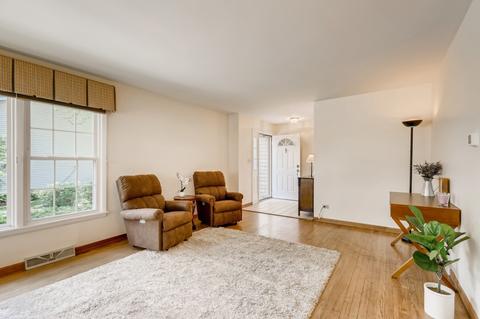 1109 E Alder Ln, Mount Prospect, IL 60056 photo 4
