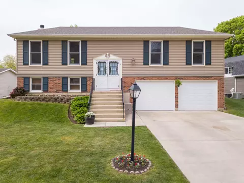 949 Mayfield St, Cary, IL 60013 photo 1