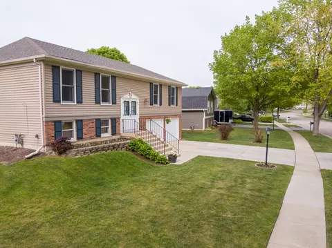 949 Mayfield St, Cary, IL 60013 photo 2
