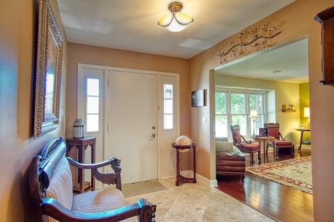 1650 Ivy Ct E, Wheaton, IL 60189 photo 3