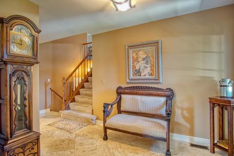 1650 Ivy Ct E, Wheaton, IL 60189 photo 2