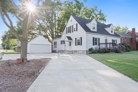 607 N Center St, Gridley, IL 61744 photo 1